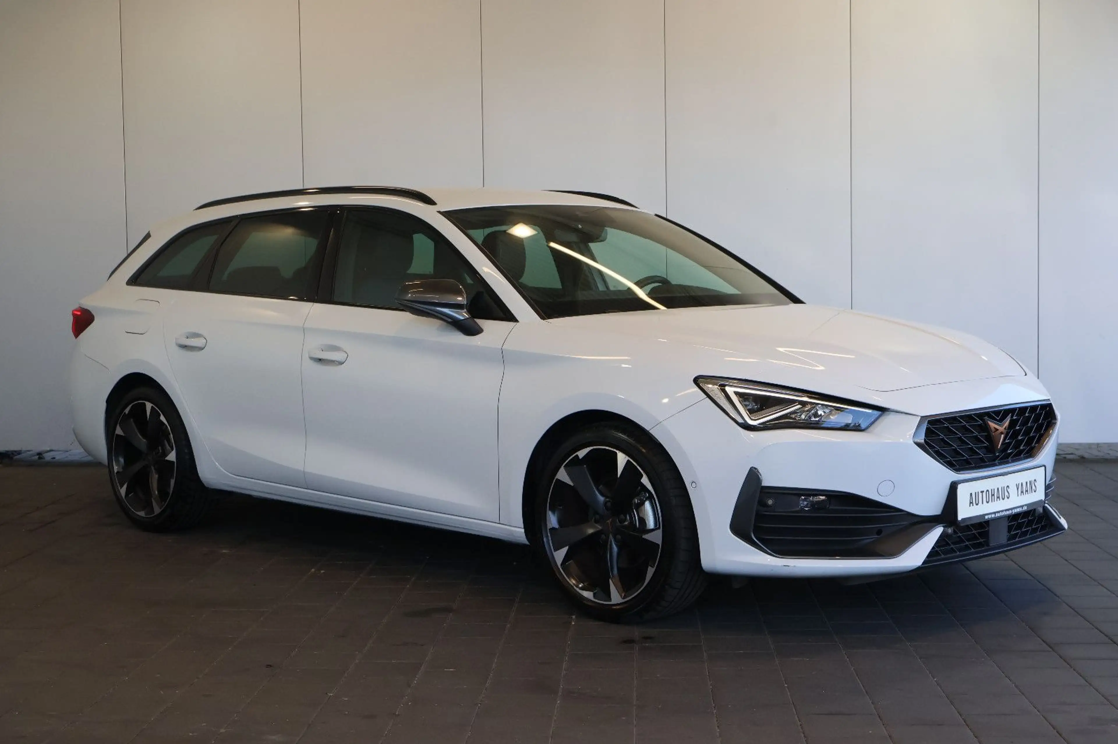 CUPRA Leon ST 1.5 eTSI AID+ACC+KEY+CARPLAY+KAM+LED+18" — photo 3
