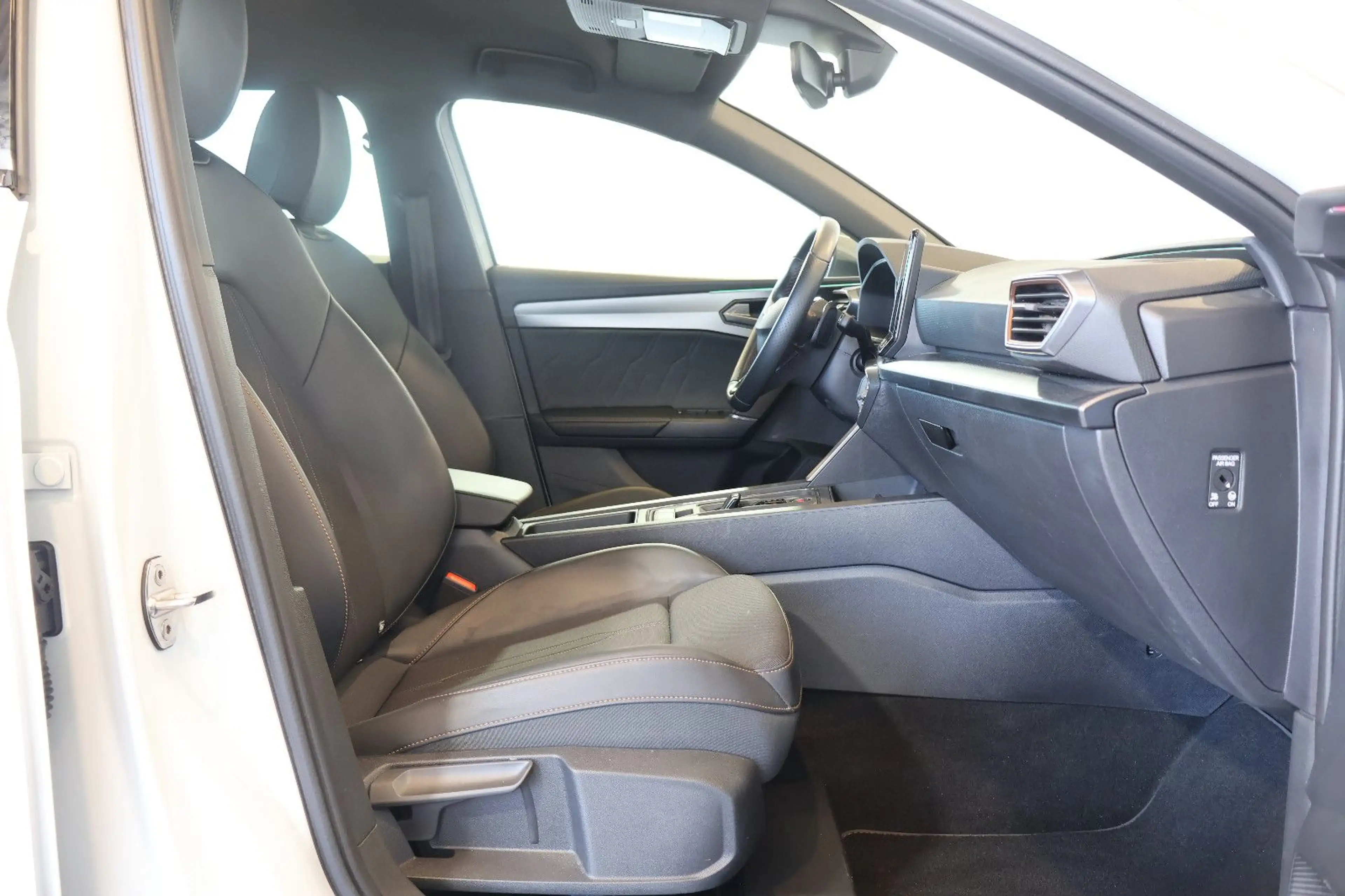 CUPRA Leon ST 1.5 eTSI AID+ACC+KEY+CARPLAY+KAM+LED+18" — photo 13