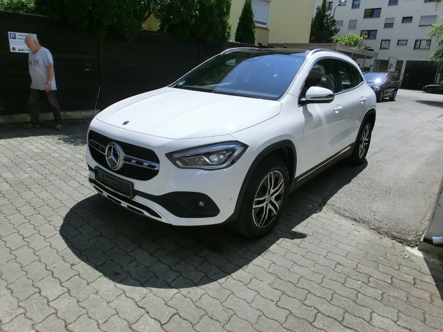 Mercedes-Benz GLA 180 Weiß - 1