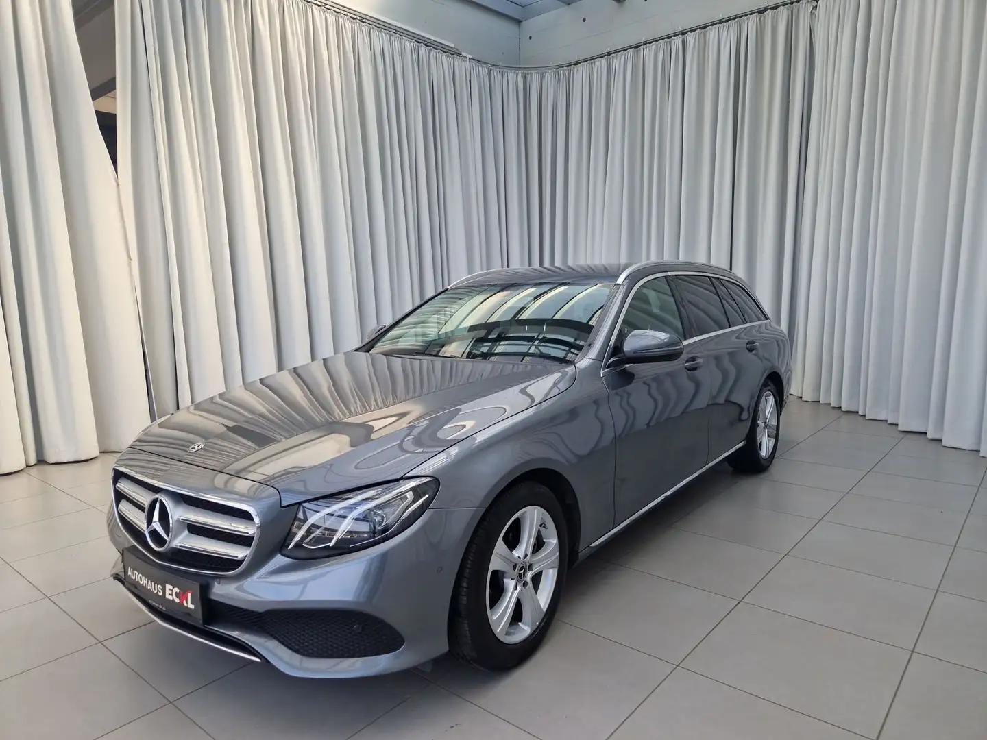 Mercedes-Benz E 250 T-Modell Grau - 2