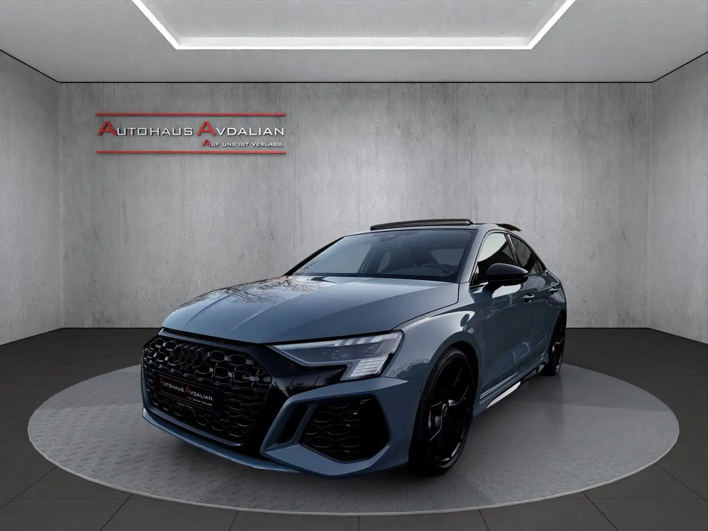 Audi RS3 Lim. 2.5 TFSI qu. PANO|KERAMIK|CARBON|B&O Grau - 1