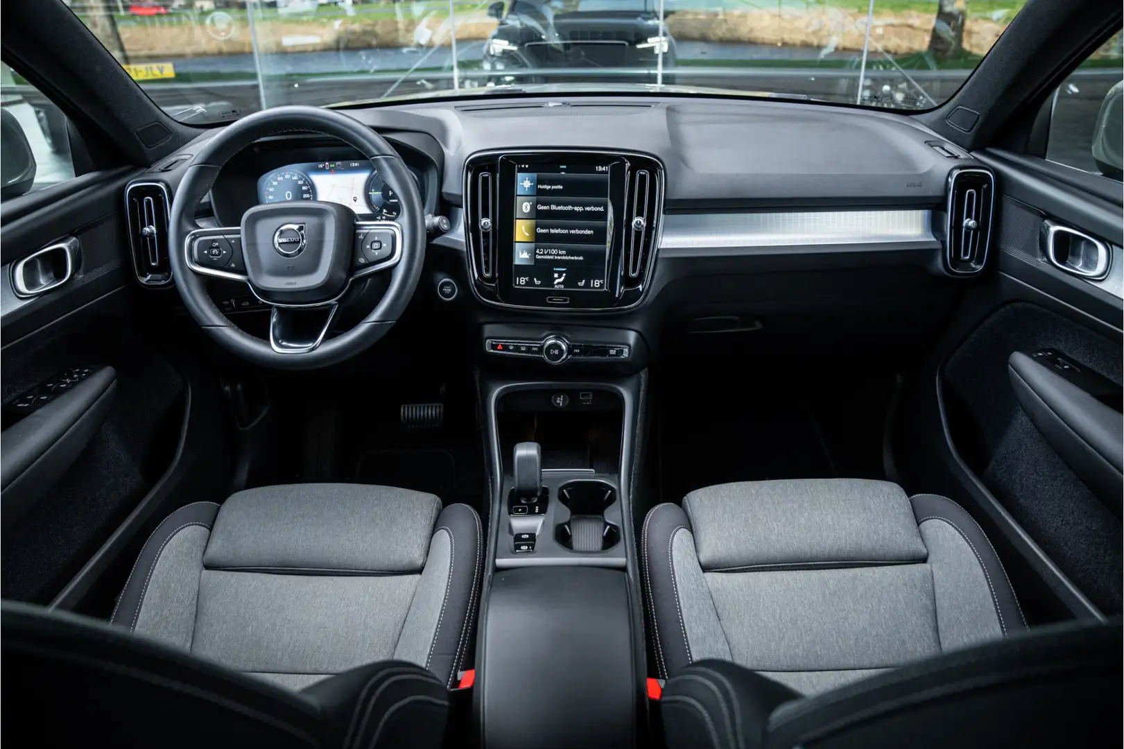 Volvo XC40 T4 Recharge Core Bright ** Camera ** Stuurverwarmi Grün - 2