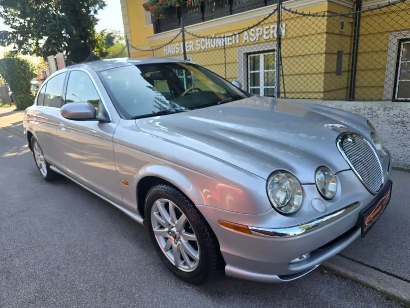 Jaguar S-Type 2,5 V6 Executive Aut. Silber - 1