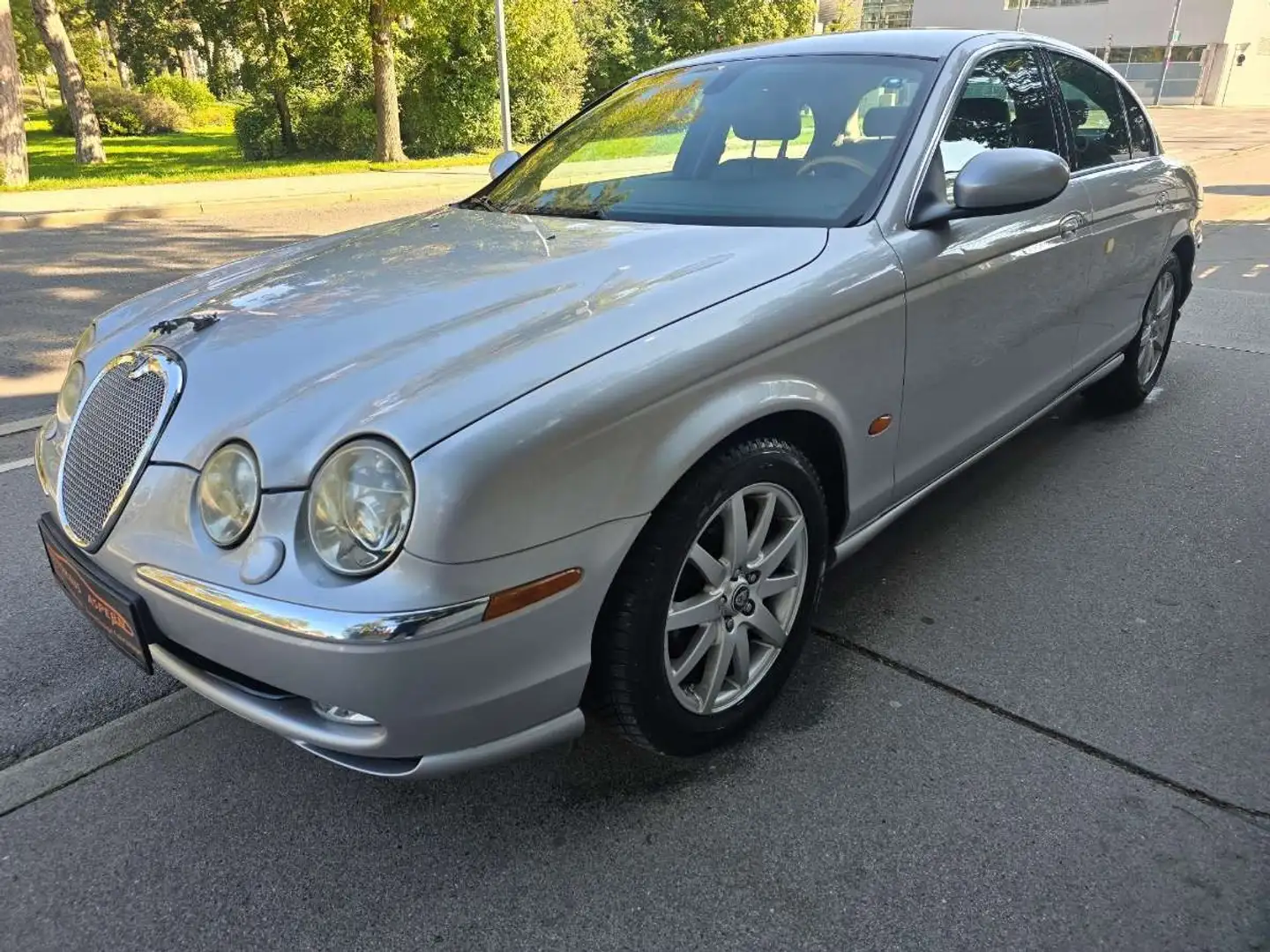Jaguar S-Type 2,5 V6 Executive Aut. Silber - 2