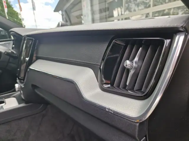 Volvo XC60 view 19