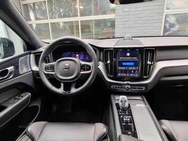 Volvo XC60 view 9