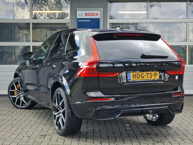 Volvo XC60 view 2