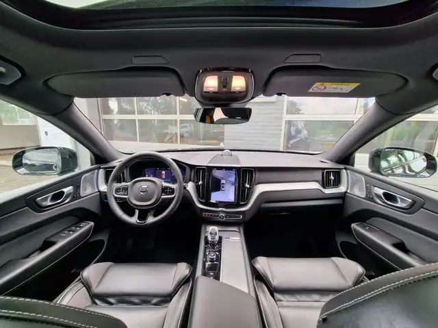 Volvo XC60 view 3