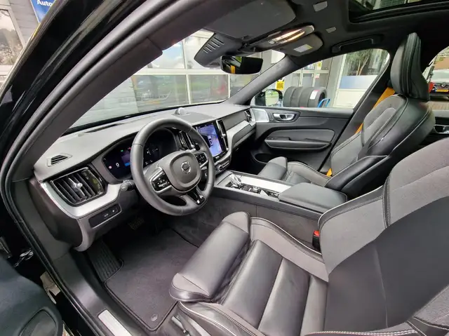 Volvo XC60 view 4