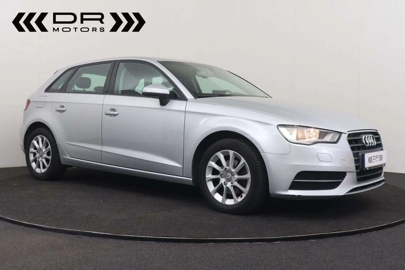 Audi A3 1.6TDI S TRONIC SPORTBACK - LEDER - NAVI Silber - 2