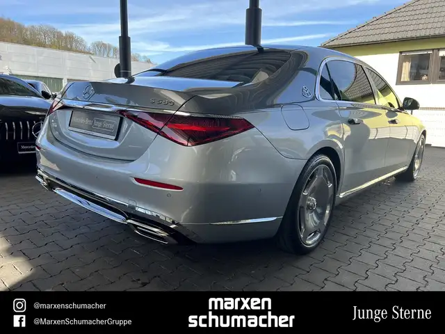 Mercedes-Benz S-Class view 4