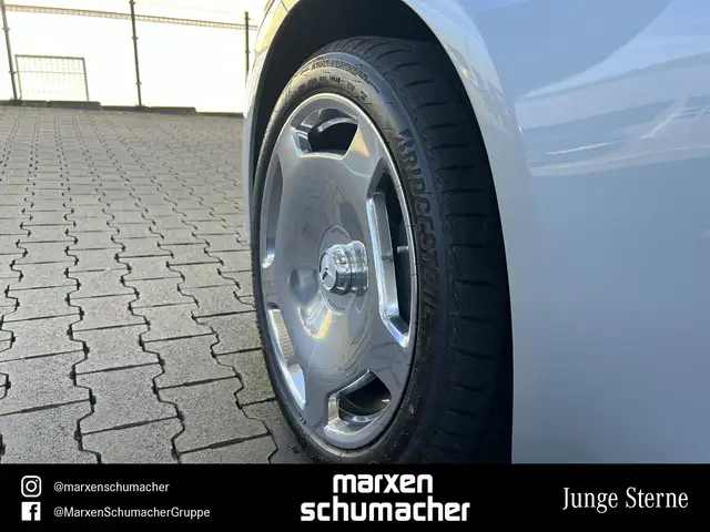 Mercedes-Benz S-Class view 7