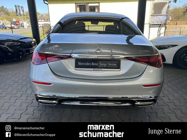 Mercedes-Benz S-Class view 5