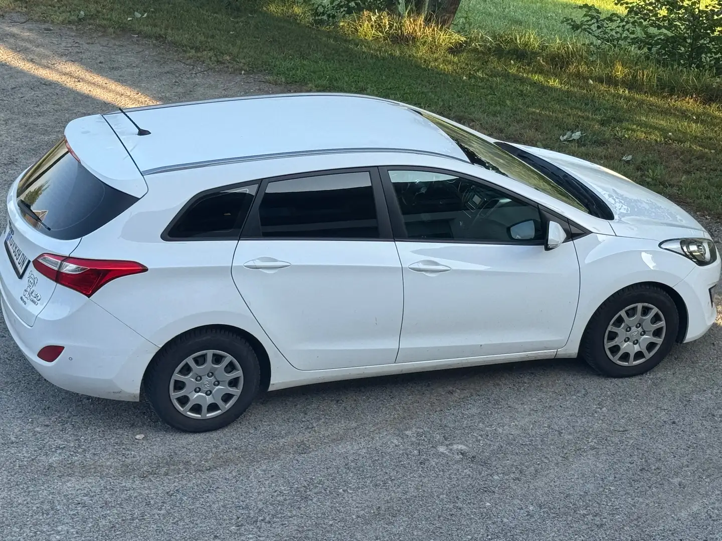 Hyundai i30 i30 CW 1,4 CRDi Go Go Weiß - 1