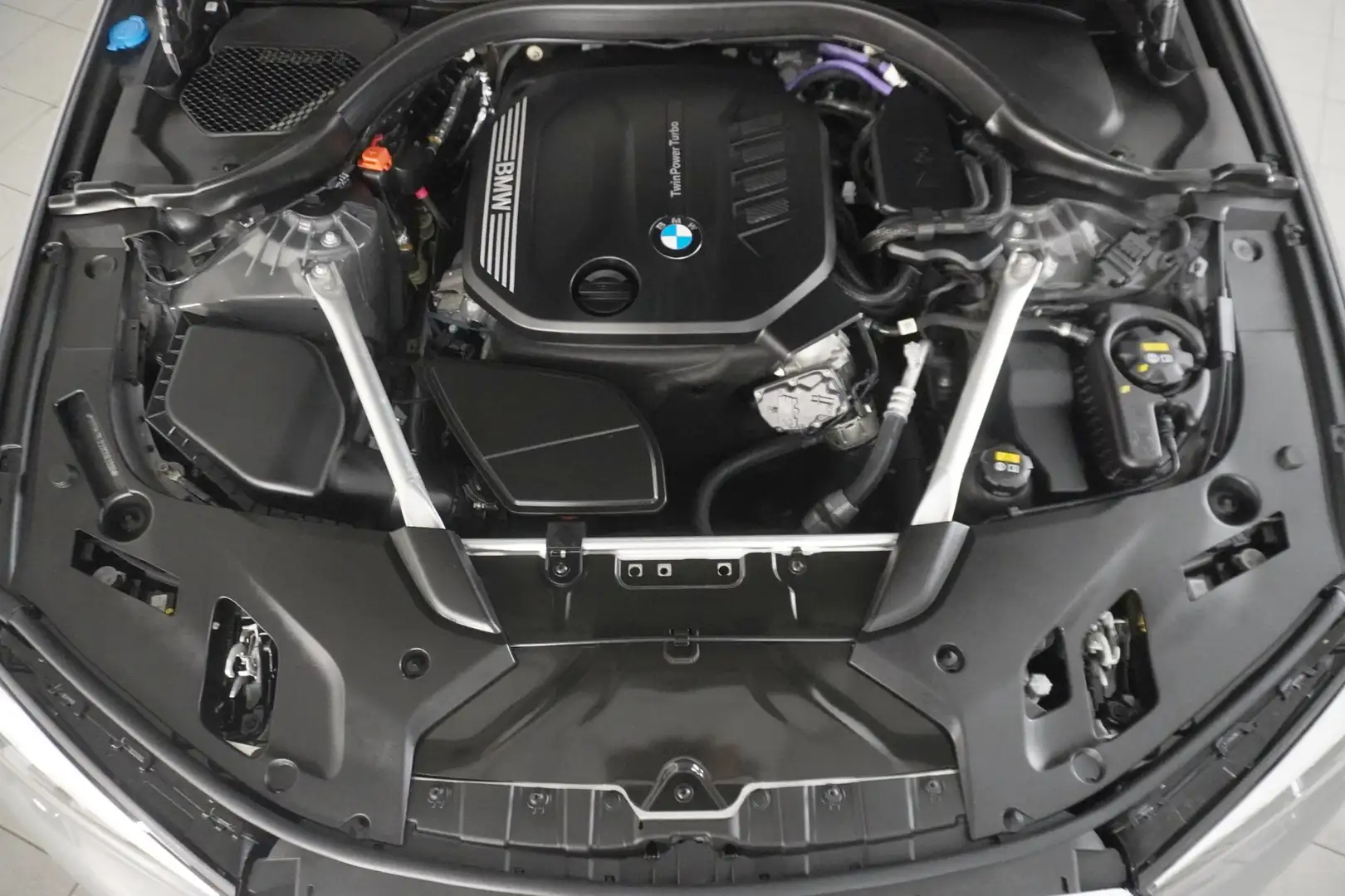 BMW 520 520d xDrive Grau - 2