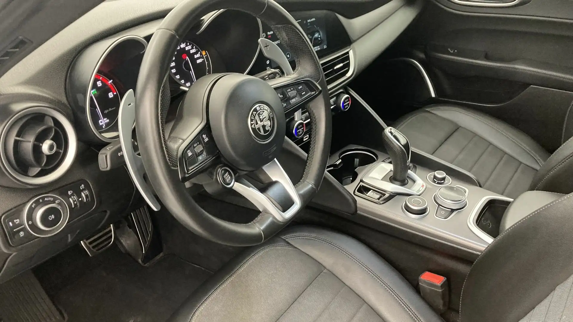 Alfa Romeo Giulia 2.2 Diesel Sprint Aut. 190 Noir - 2