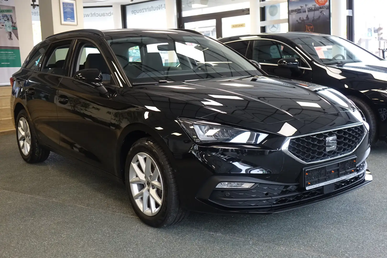 SEAT Leon 2.0 TDI Style+ACC+RFK+Virtual+Lenkrad heizbar+ Schwarz - 1