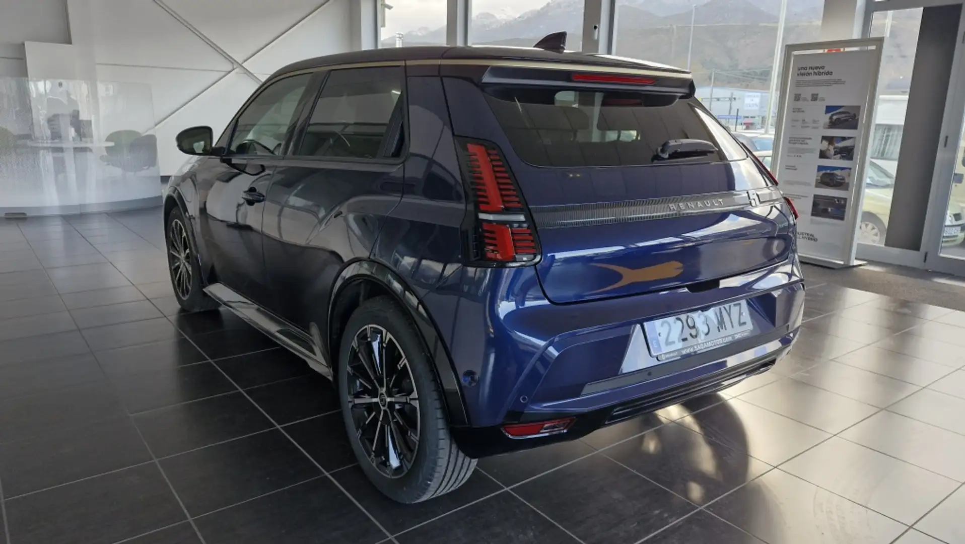 Renault Megane E-Tech 5 Iconic cinq autonomía confort 110 kW Azul - 2