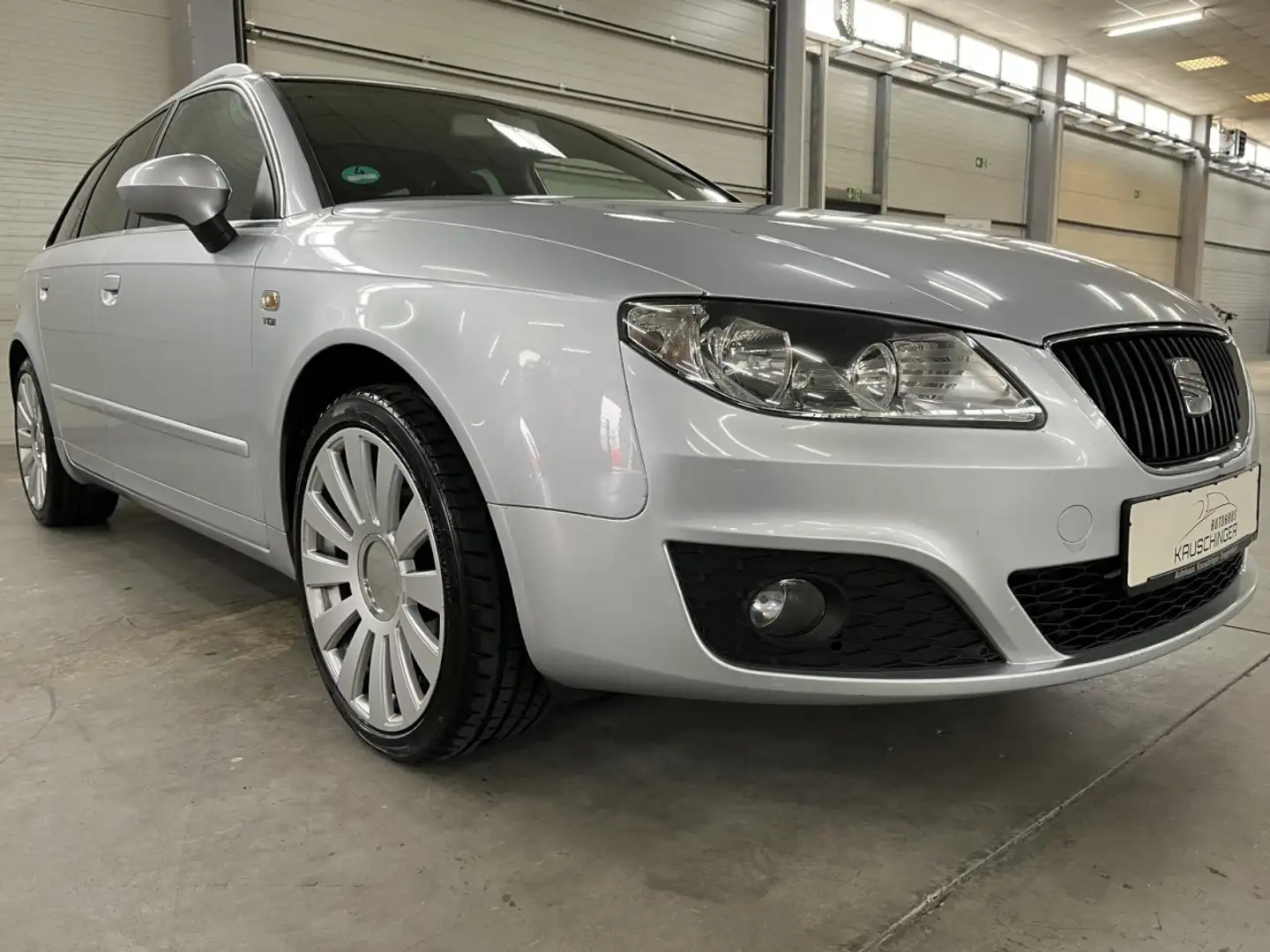 SEAT Exeo ST Style 2.0 TDI KLIMA ALU MULTIFUNKION EURO5 Silber - 2
