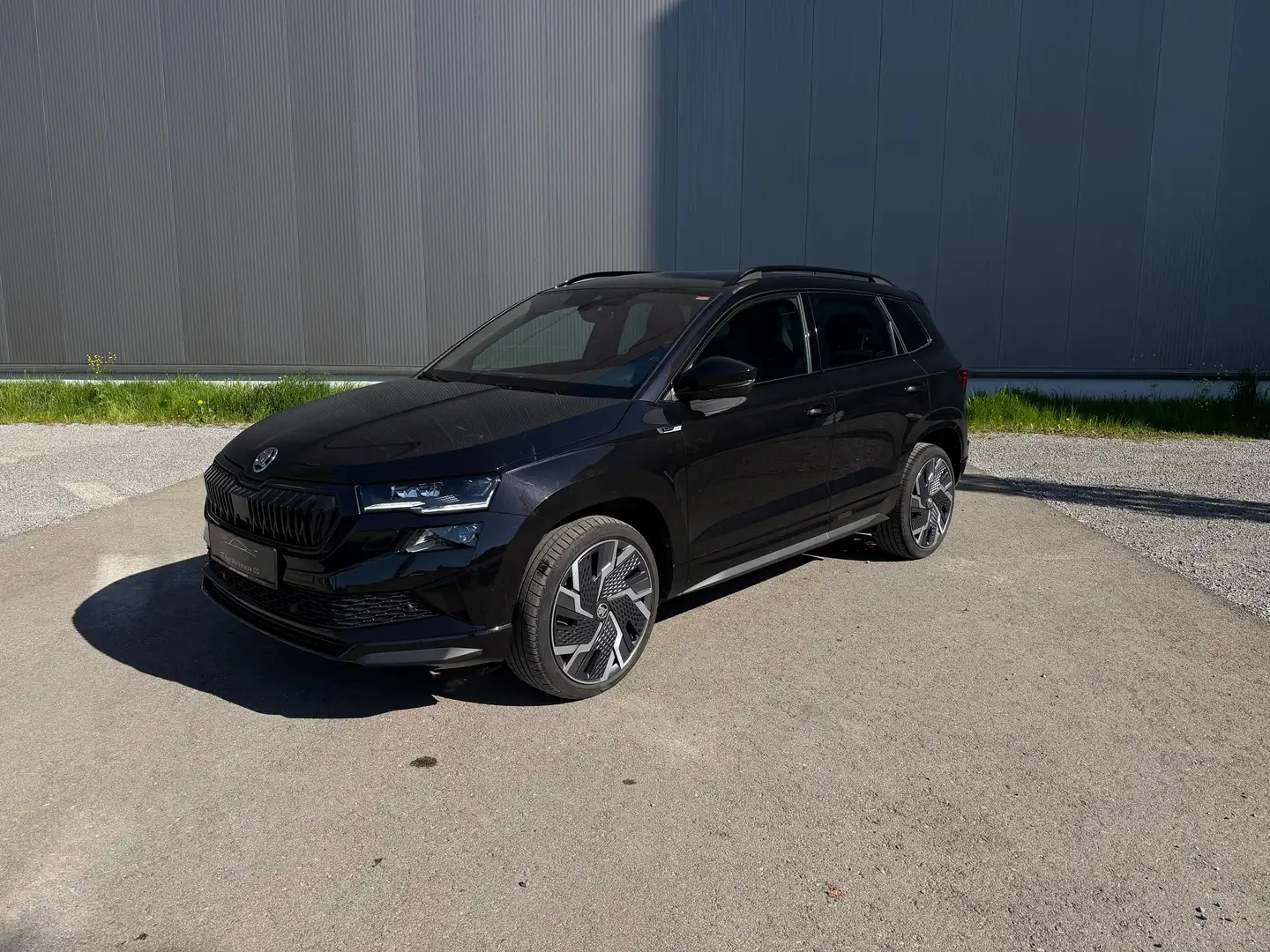 Skoda Karoq Sportline DSG RFK AHK LED NAVI Schwarz - 2