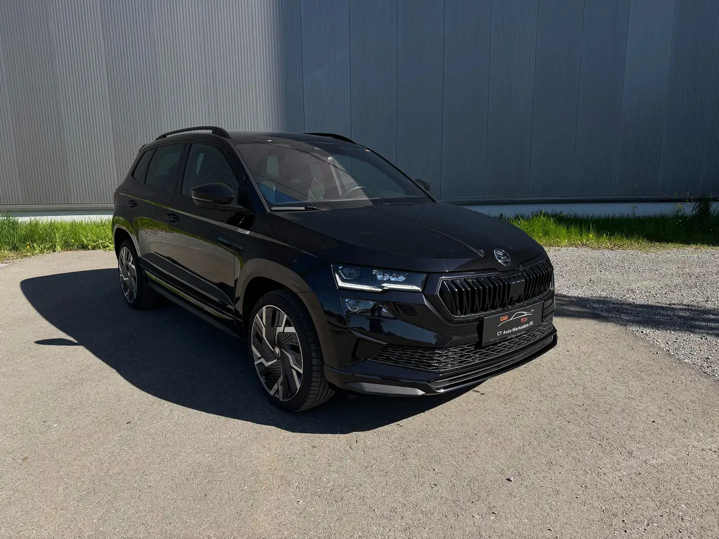 Skoda Karoq Sportline DSG RFK AHK LED NAVI Schwarz - 1