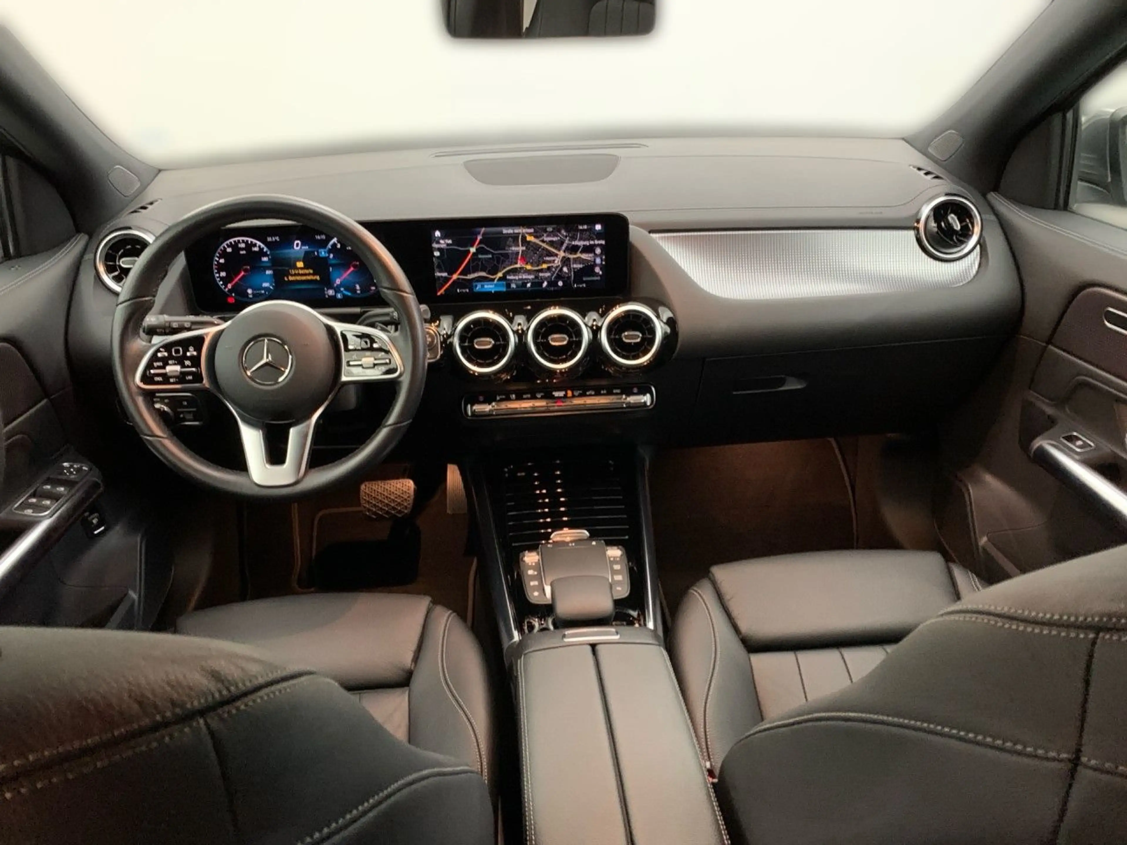 Mercedes-Benz GLA 250 Bluetooth Navi LED Vollleder Klima — photo 11