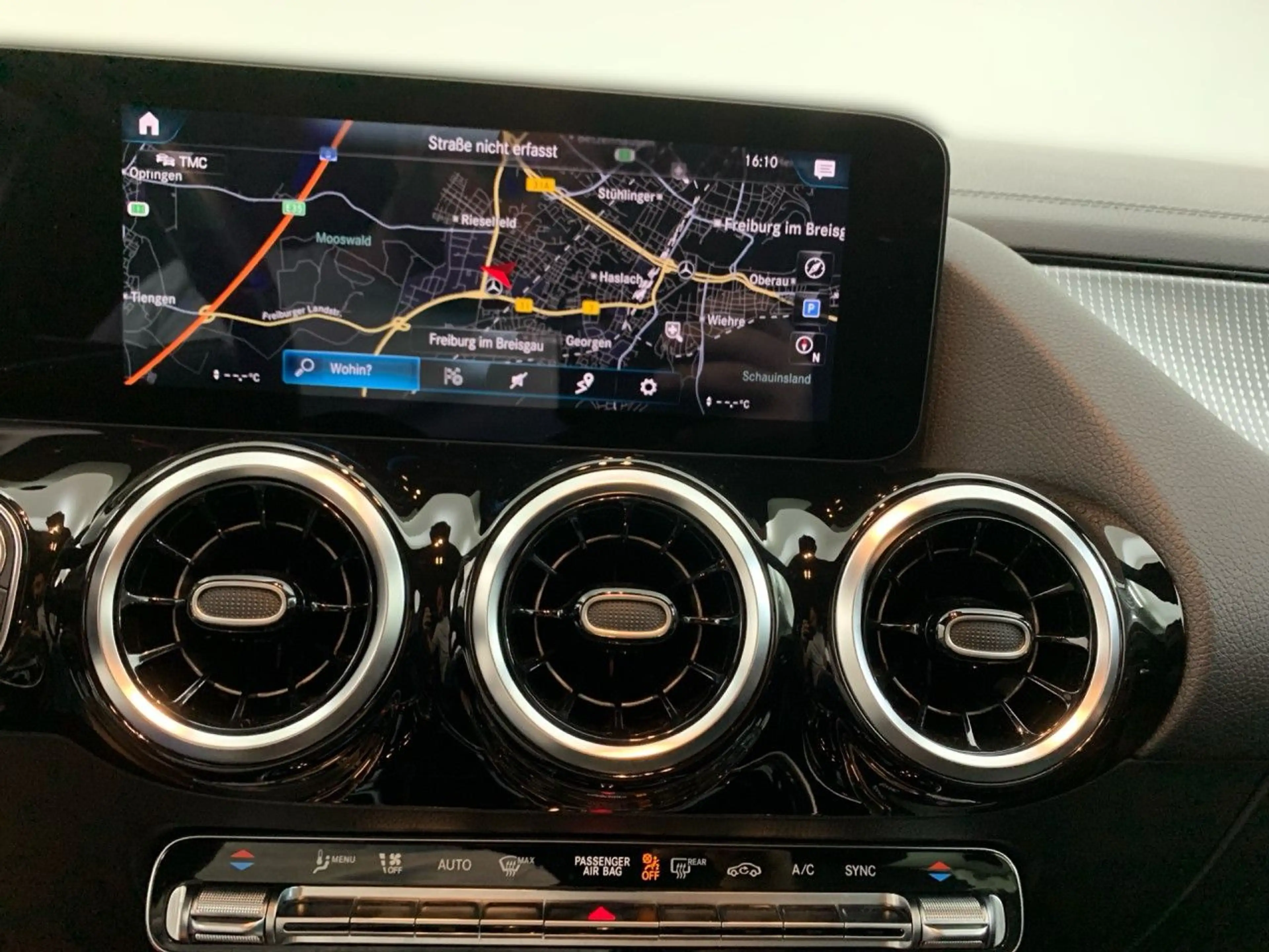 Mercedes-Benz GLA 250 Bluetooth Navi LED Vollleder Klima — photo 10