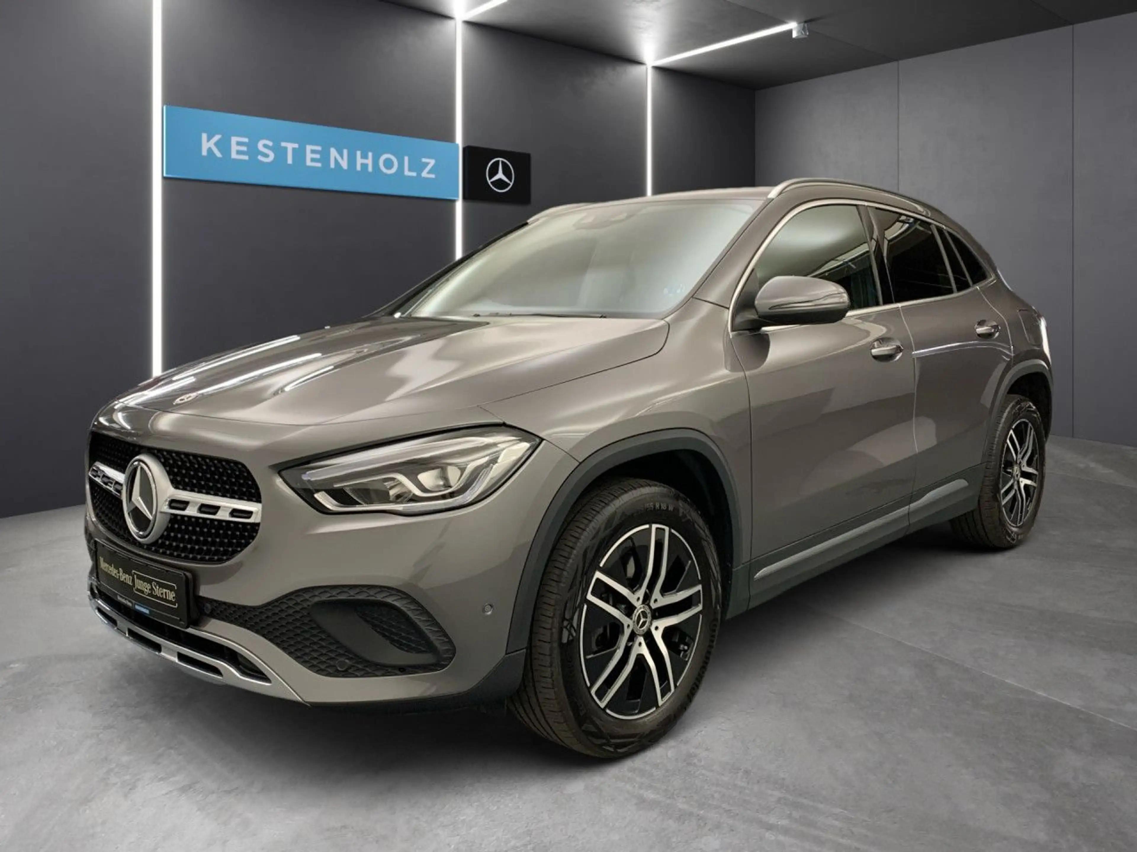 Mercedes-Benz GLA 250 Bluetooth Navi LED Vollleder Klima — photo 2