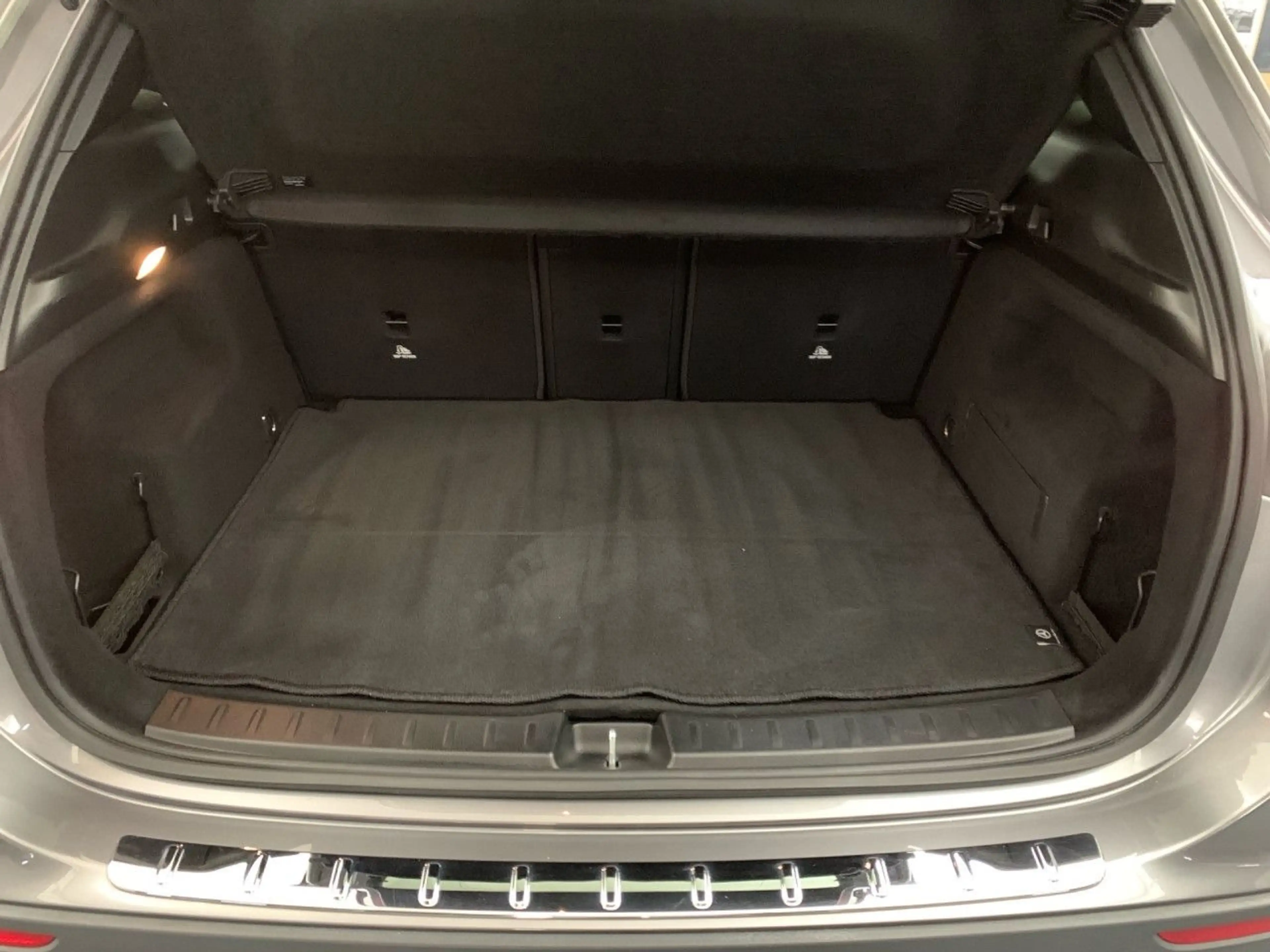 Mercedes-Benz GLA 250 Bluetooth Navi LED Vollleder Klima — photo 13