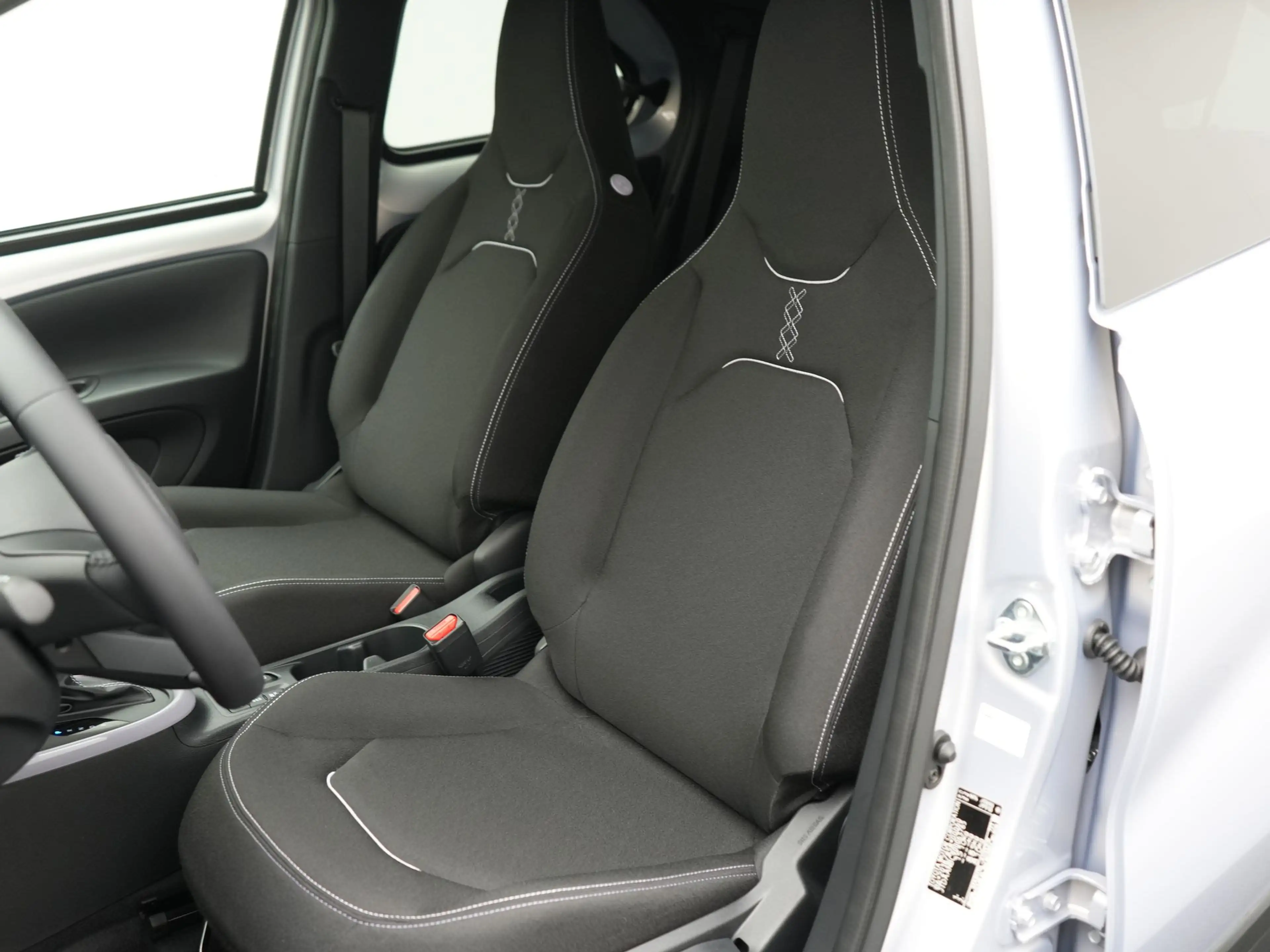 Toyota Aygo X Hybrid 115 pulse | Easy Pack | IVN 1595422 — photo 9