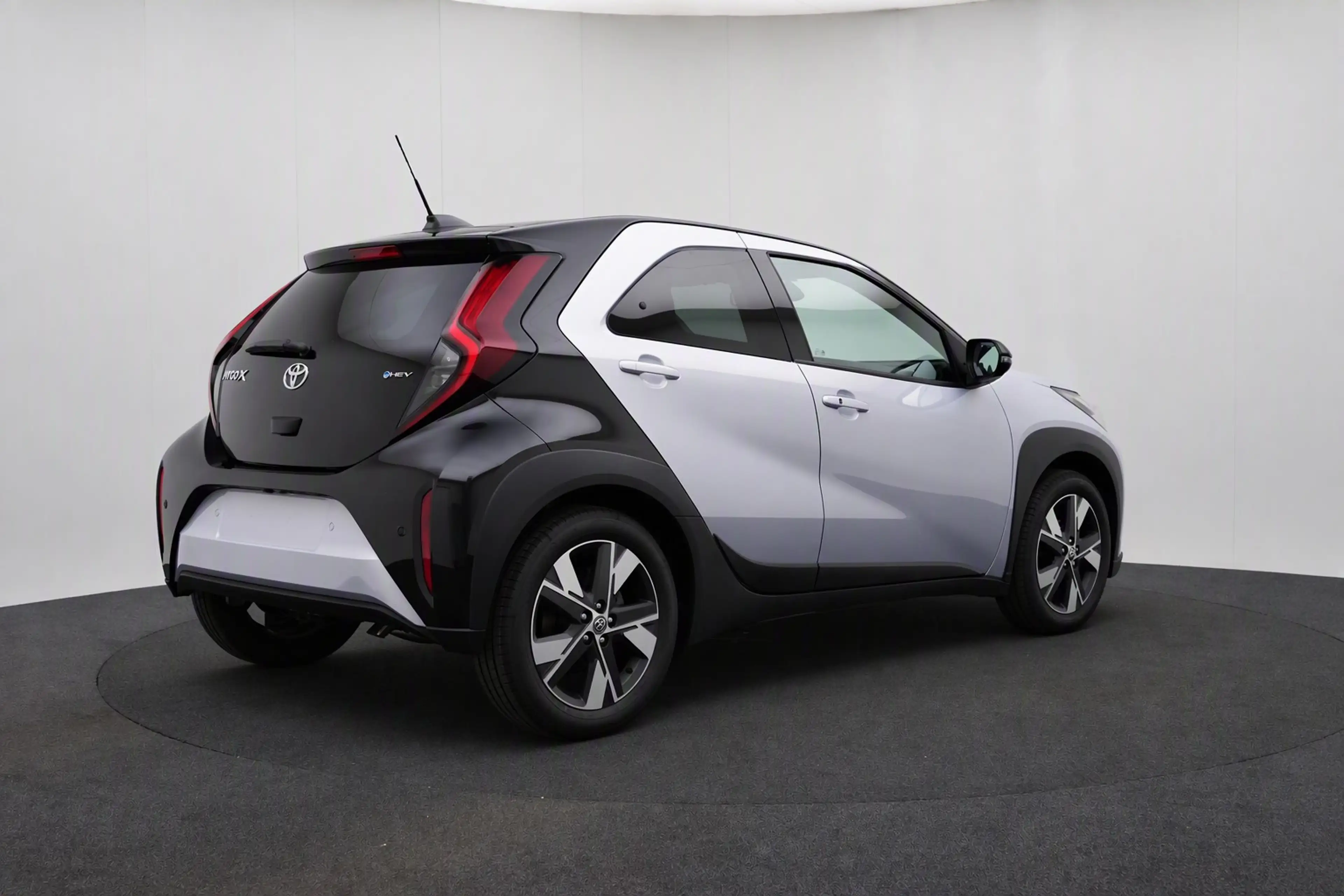Toyota Aygo X Hybrid 115 pulse | Easy Pack | IVN 1595422 — photo 2