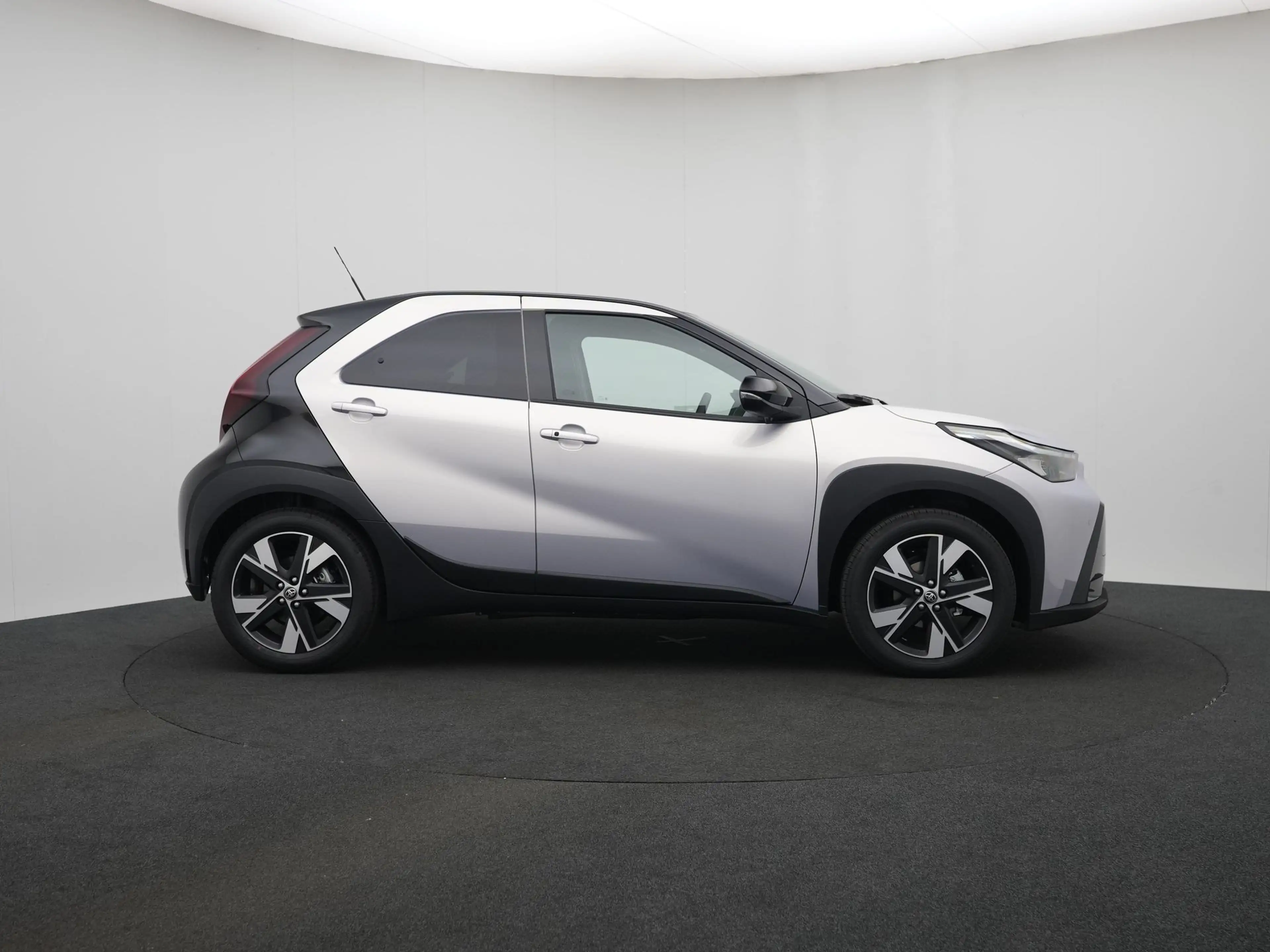 Toyota Aygo X Hybrid 115 pulse | Easy Pack | IVN 1595422 — photo 11