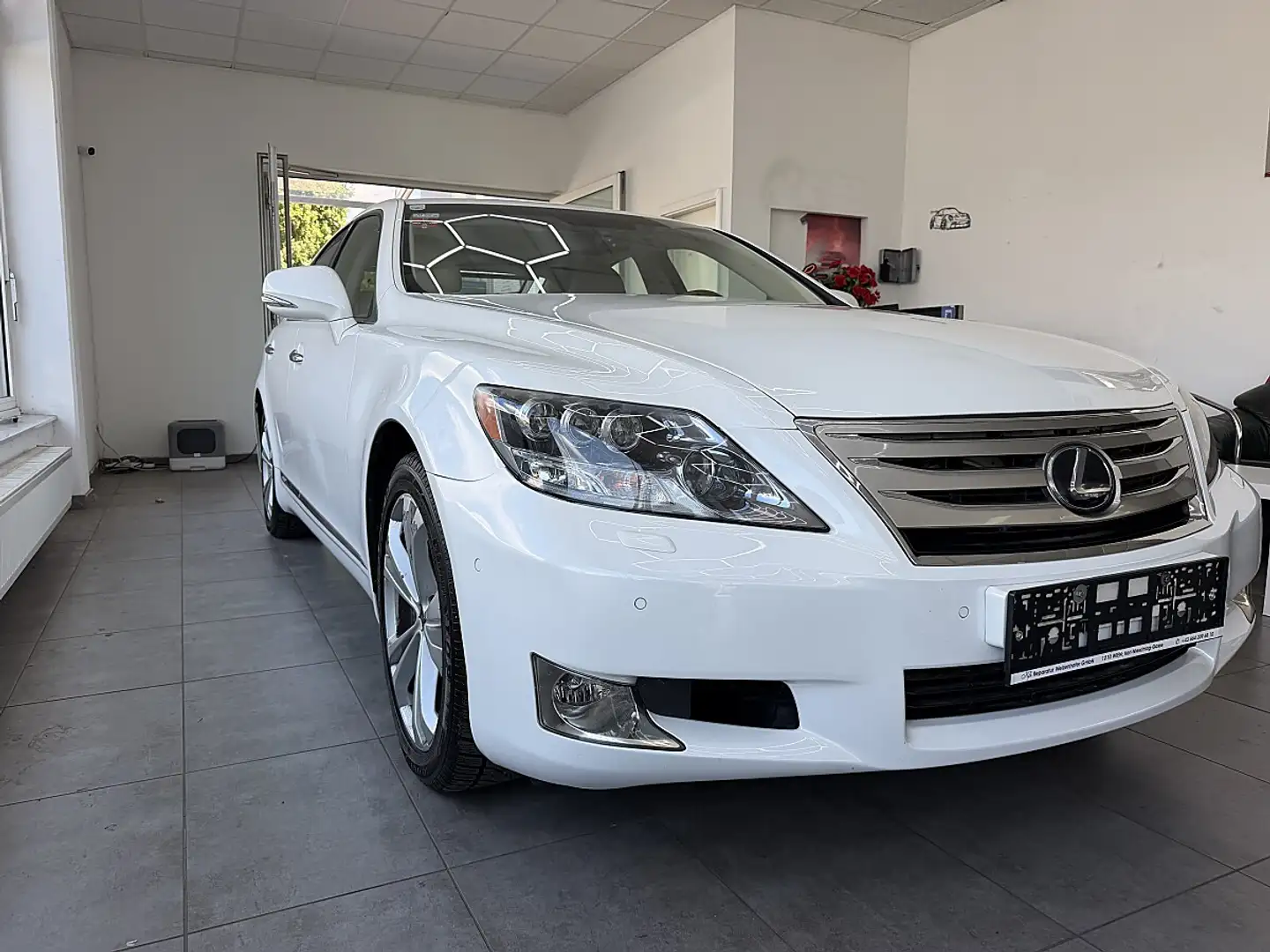 Lexus LS 600 h AWD 5.0 Hybr/Benzin/E /Luxury Line SCHIEBEDAC... Weiß - 2
