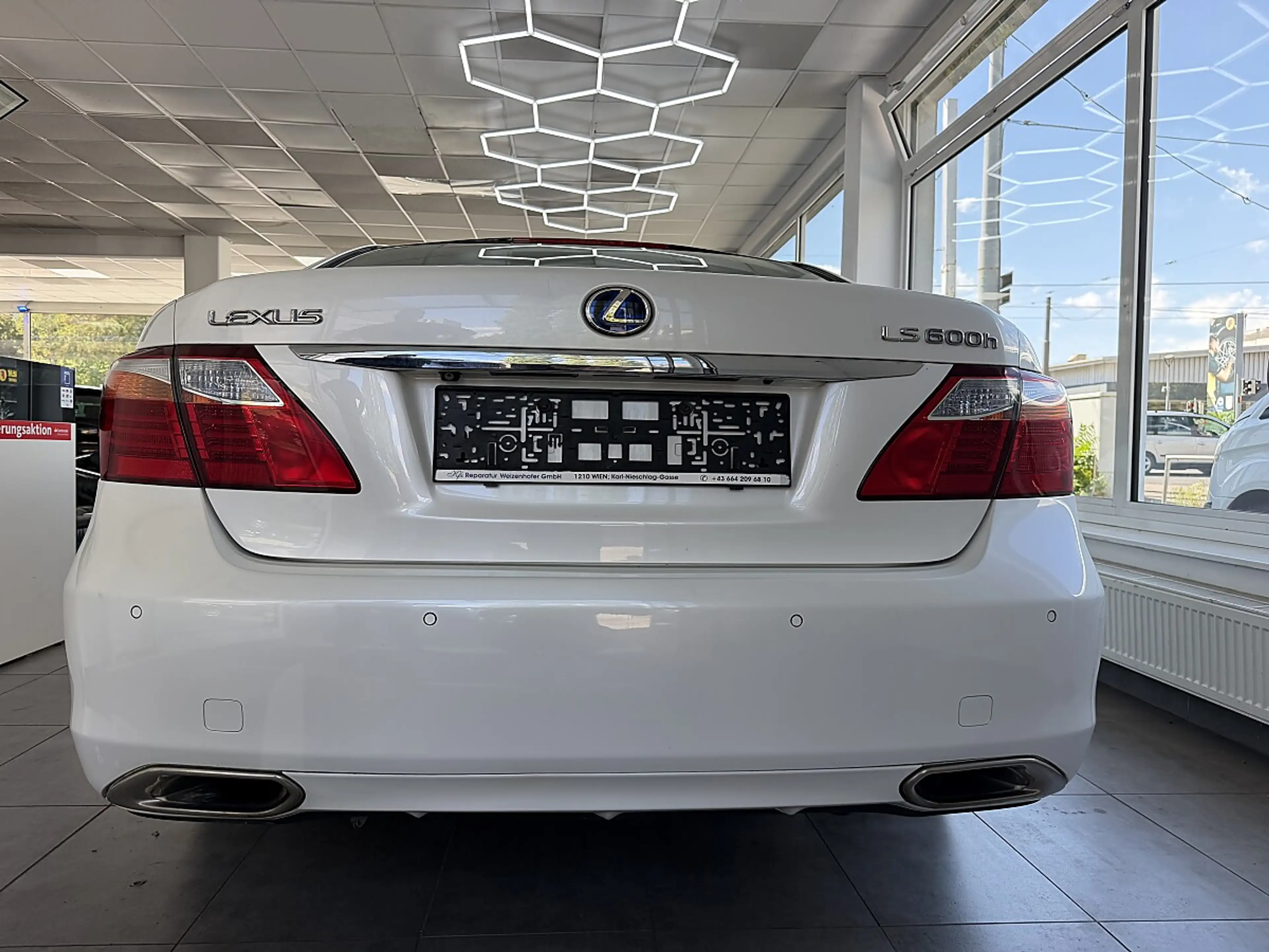 Lexus LS 600 h AWD 5.0 Hybr/Benzin/E /Luxury Line SCHIEBEDAC... — photo 9
