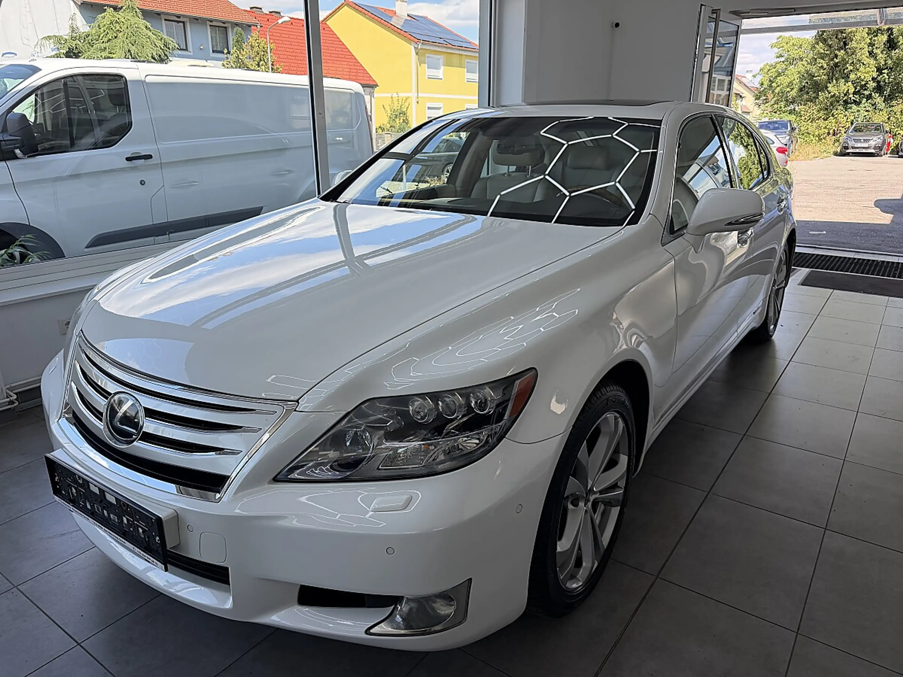 Lexus LS 600 h AWD 5.0 Hybr/Benzin/E /Luxury Line SCHIEBEDAC... — photo 5