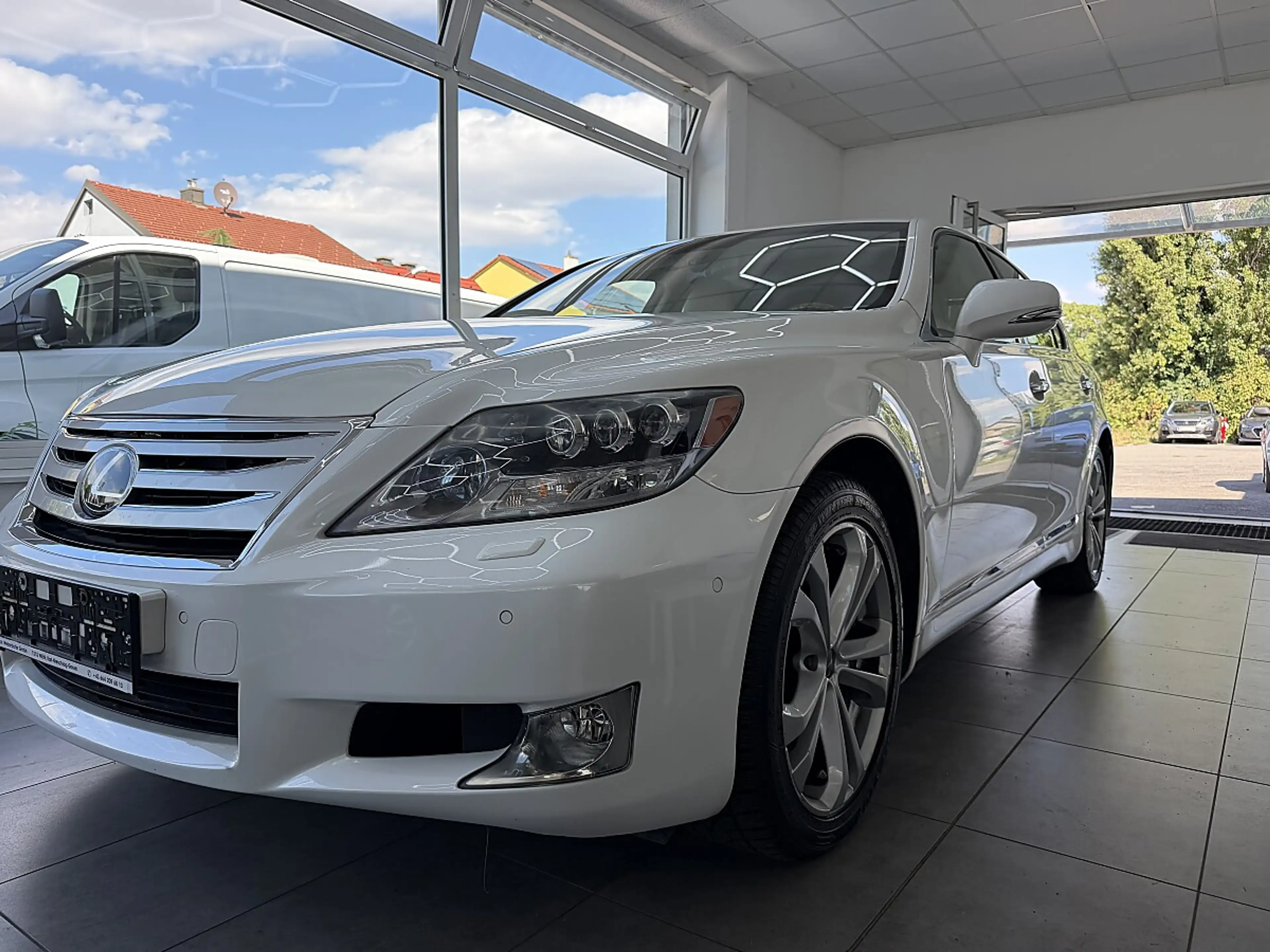 Lexus LS 600 h AWD 5.0 Hybr/Benzin/E /Luxury Line SCHIEBEDAC... — photo 6