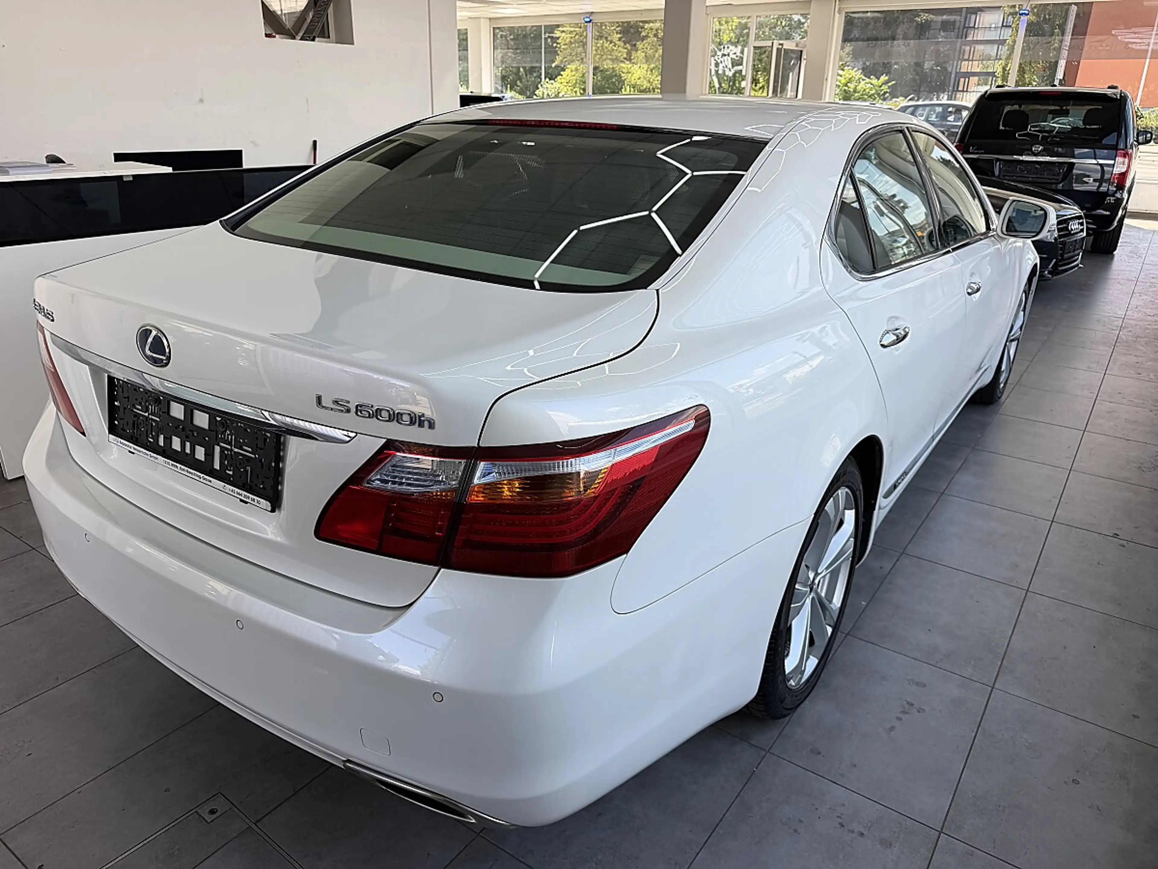 Lexus LS 600 h AWD 5.0 Hybr/Benzin/E /Luxury Line SCHIEBEDAC... — photo 12