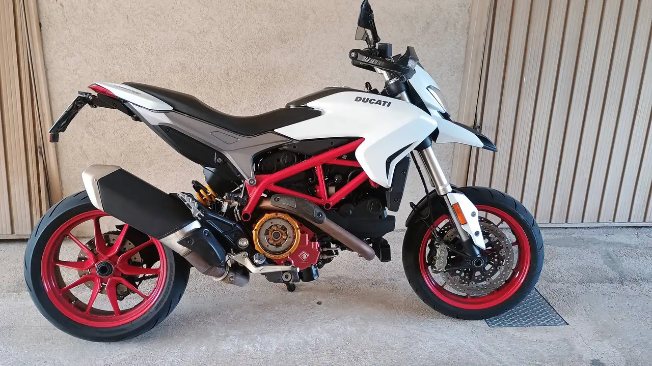 Ducati Hypermotard 939