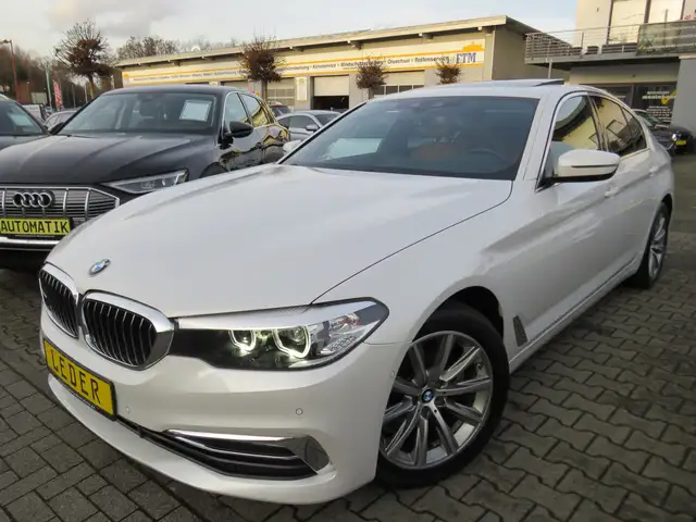 BMW 520 dA Lim Luxury Line LEDER*SCHIEBEDACH*AHK*KAMERA*HK