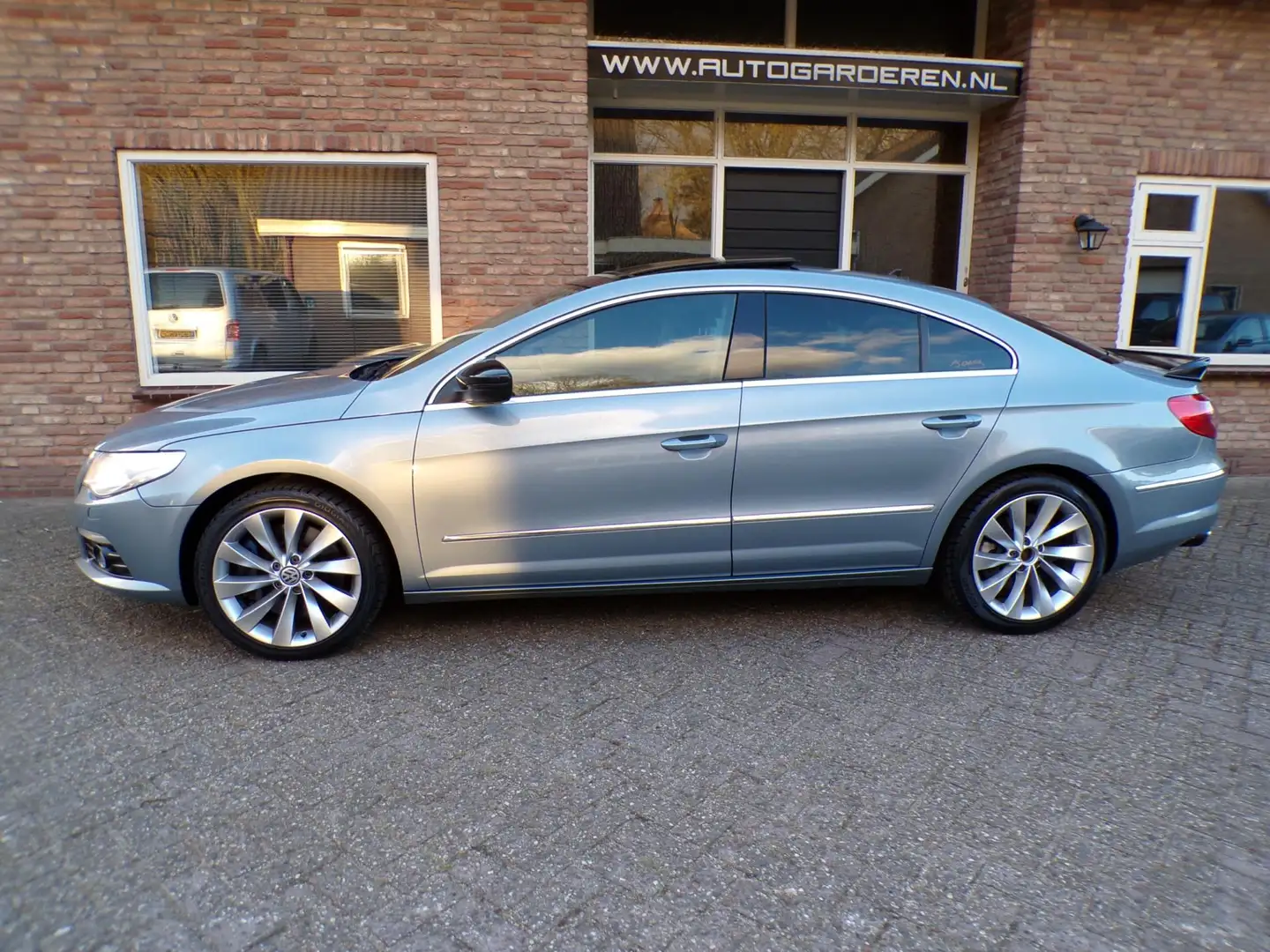 Volkswagen Passat CC 3.6 V6 FSI 4Motion 4p. Automaat / Navi / Panoramad Gris - 2