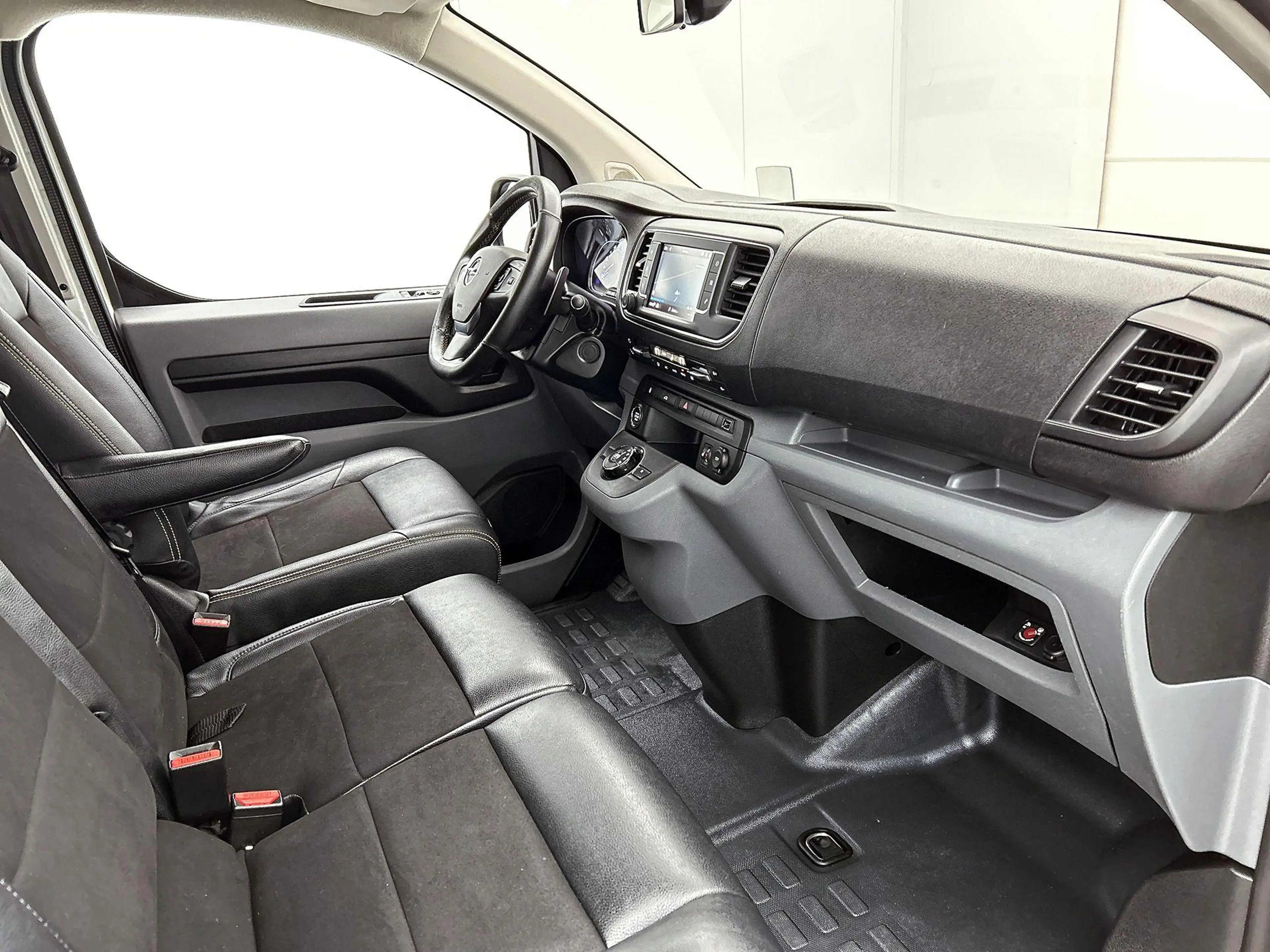 Opel Vivaro 2.0 180pk L2H1 Innovation Automaat | Navigatie | H — photo 11