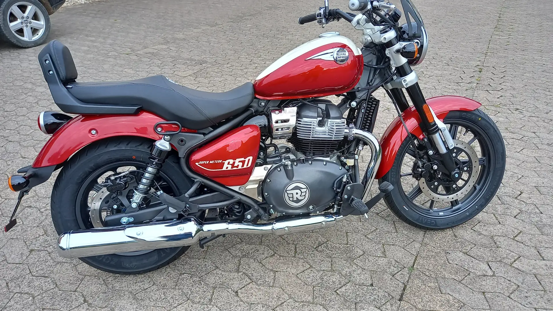 Royal Enfield Super Meteor 650 Rouge - 1