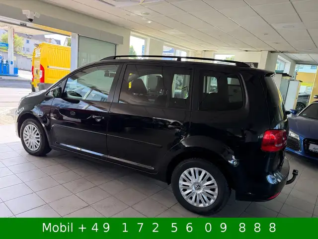 Volkswagen Touran view 3