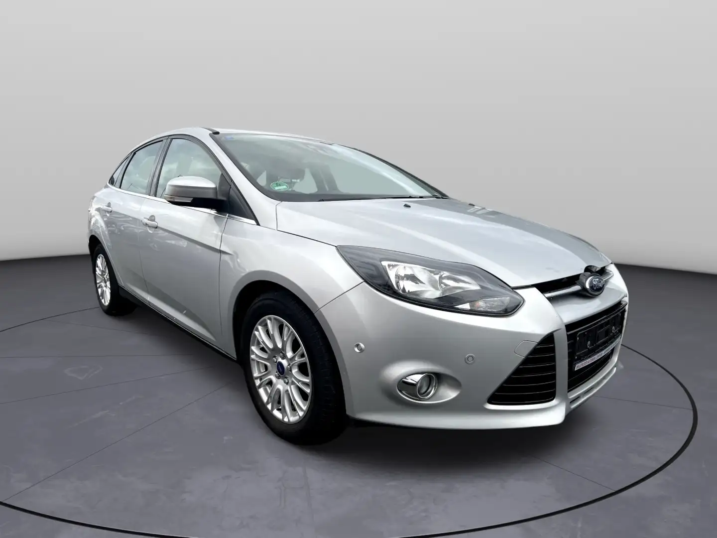 Ford Focus Titanium Silber - 1