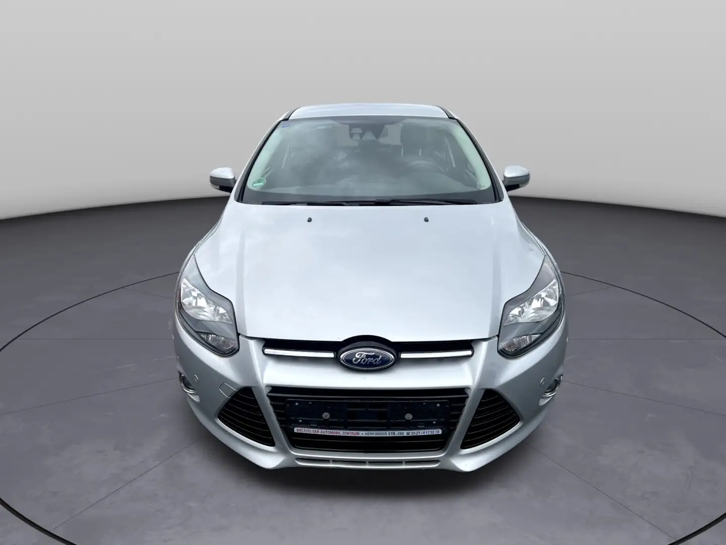 Ford Focus Titanium Silber - 2