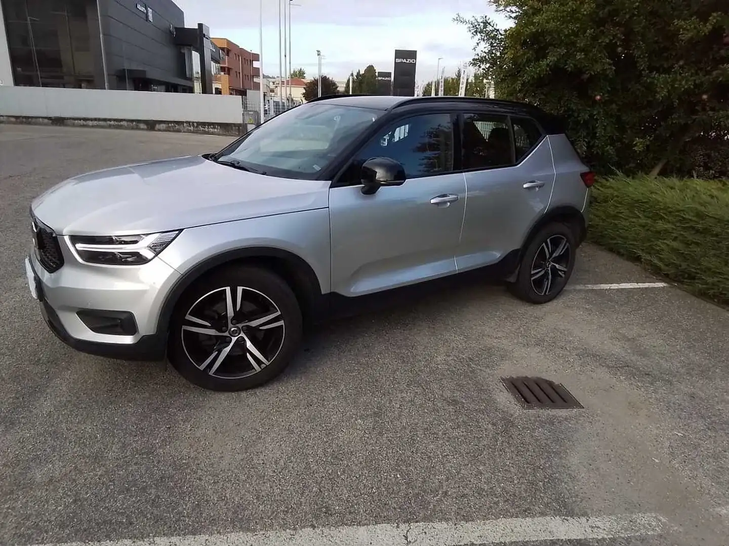 Volvo XC40 D4 AWD R-D GEAR Argent - 1