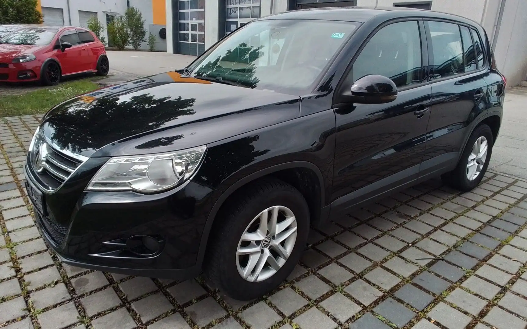 Volkswagen Tiguan Trend & Fun BMT Schwarz - 2