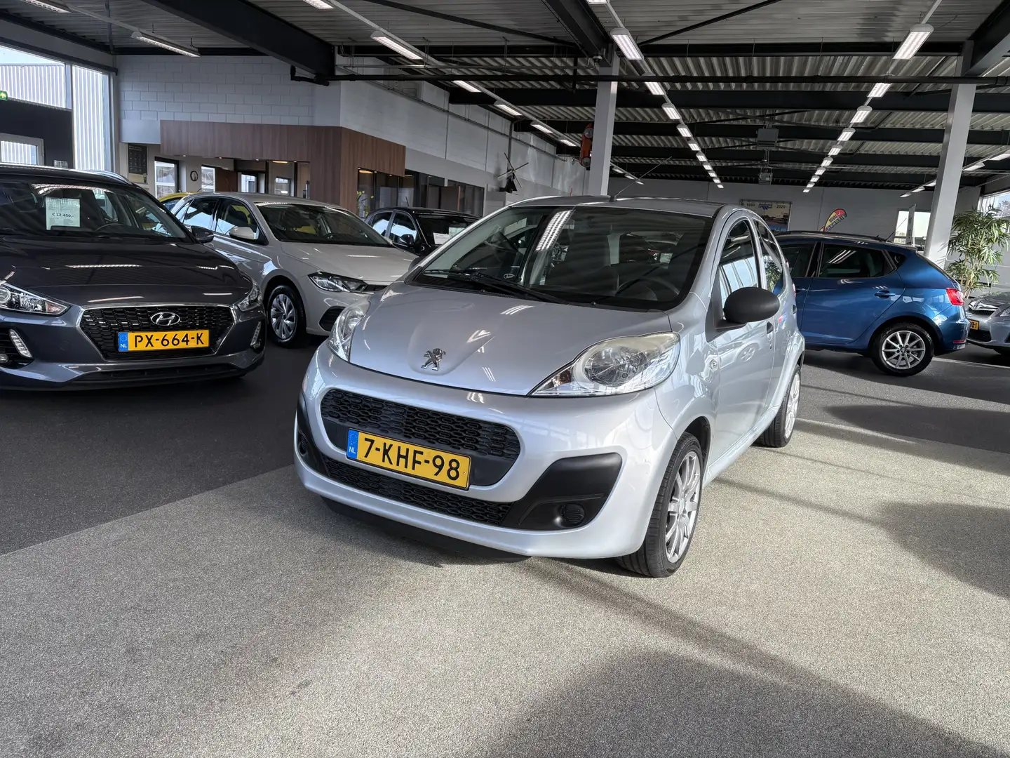 Peugeot 107 1.0 Access Accent 5-drs. AIRCO Gris - 2