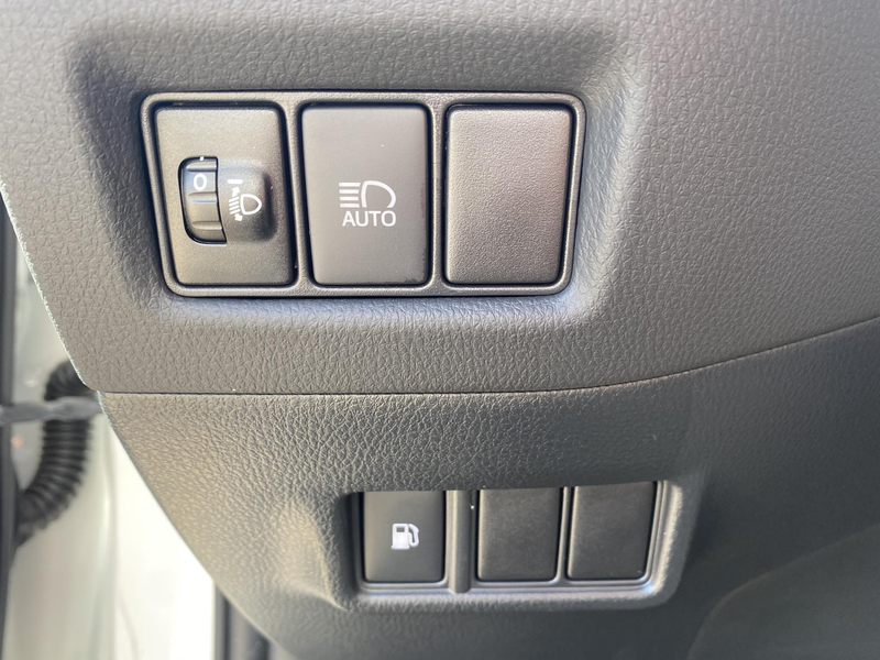 Toyota C-HR 1.8 Hybrid Active — photo 8