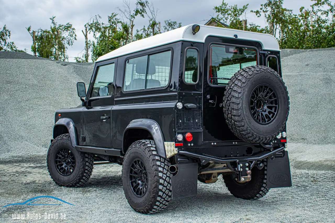 Land Rover Defender 90 2.2 TD4 4X4 / 1 EIGENAAR / HISTORIEK / LICHTE VRACHT / TREKHAAK 3,5T / SNORKEL / WINCH / LED KOPLAMPEN — foto 2